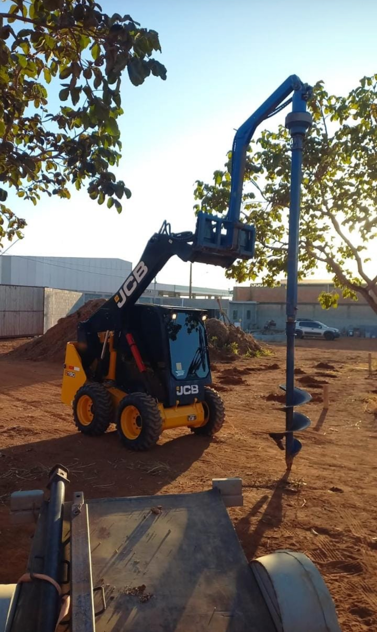 Trado Perfuratriz Hidraulica LHR 64 em mini carregadeira